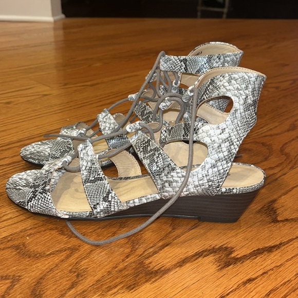 CL by Laundry Woman’s Snakeskin Sandals Size 9.5M - Picture 3 of 6